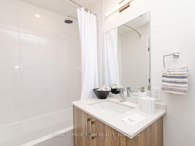 313 398 Roosevelt Avenue, Ottawa