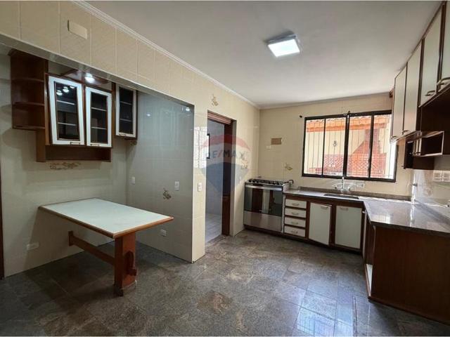 313.60 M² Sobrado Alugar, 3 Dormitórios localizado em Jardim Maia, Guarulhos, São Paulo, 07114010 | Brasil