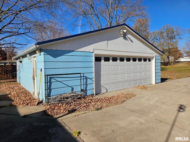 313 E 3RD Street