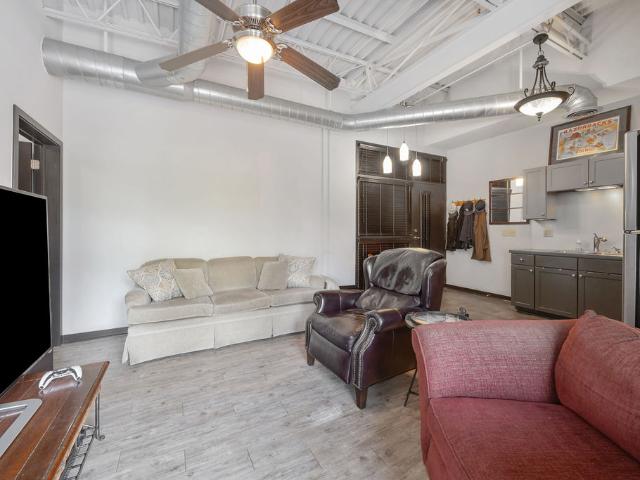 313 E Lafayette Street 304