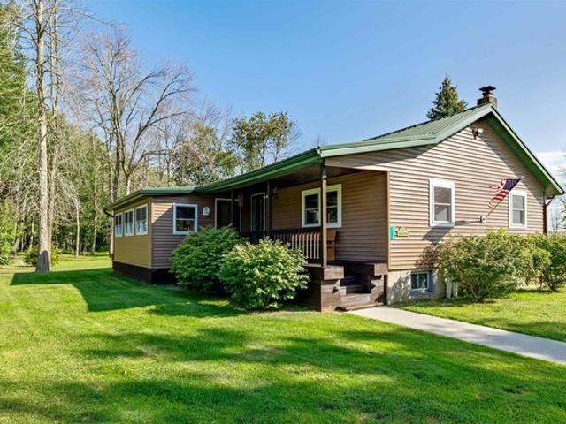 314 Cameron Dr, Alburgh, VT 05440