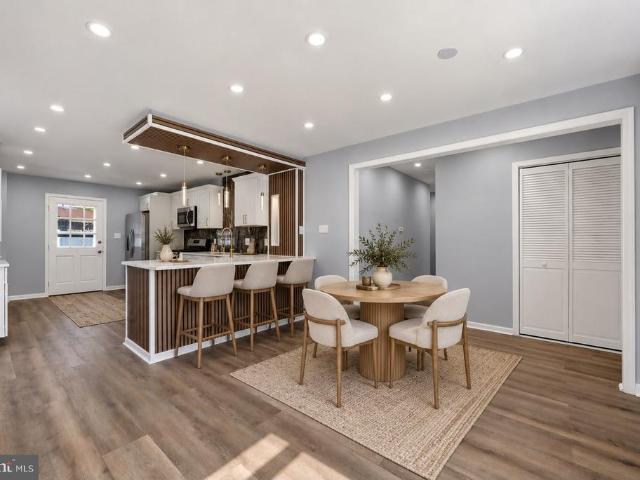 314 W Valery Court