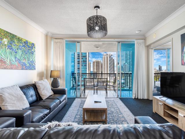 3156/23 Ferny Av