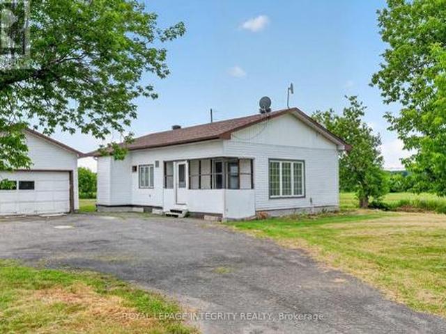 3156 Old Highway 17 Road, Clarence Rockland, ON, K4K 1W3 house for sale | Listing ID X13839 | Royal LePage
