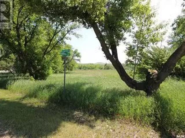 315 Cedar Avenue N, Eastend, SK, S0N 0T0 vacant land for sal.