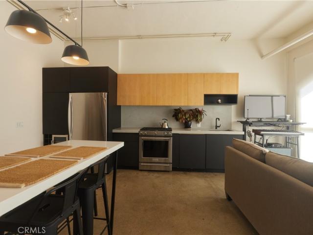 315 E 8th Street 205