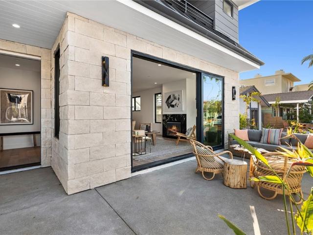 315 E Bay Ave, Newport Beach, CA 92661 | MLS #PF22112