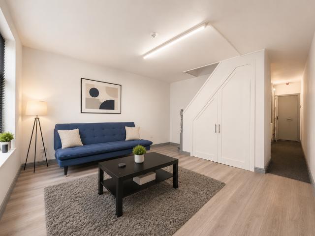 315 HAREHILLS LANE, Leeds LS9 2 bed flat to rent £875 pcm £202 pw
