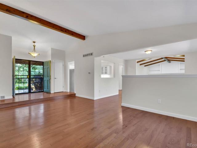 315 W Davies Avenue S
