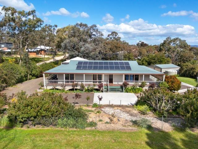 3161m2 0.78 Acres Versatile Living to Suit Every Need