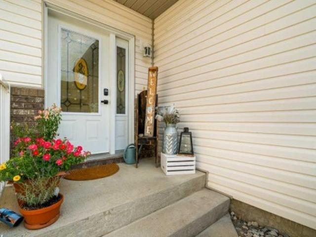 316 Washington Way Se, Medicine Hat, AB, T1A 8V2 townhouse for sale | Listing ID A2333 | Royal LePage
