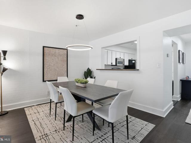 3179 Summit Square Dr, Unit 2A2, Oakton, VA 22124 | MLS #VAFX2303