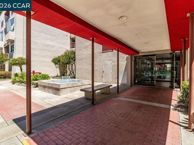 3173 Wayside Plaza 301