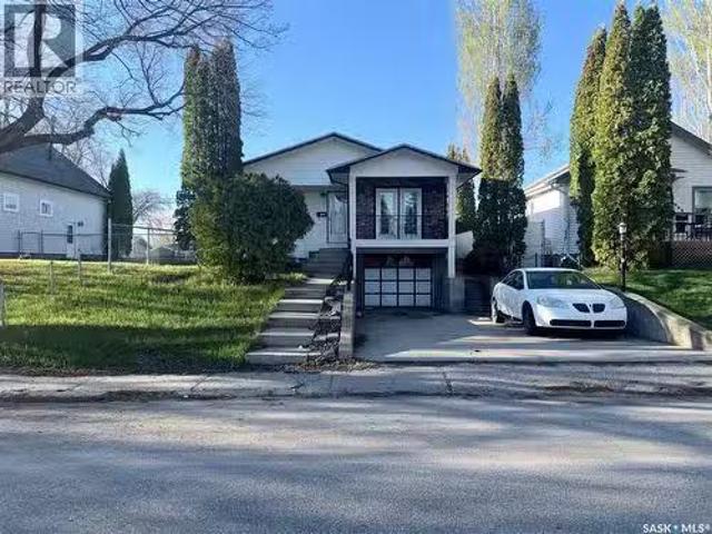 318 25Th Street E, Prince Albert, SK, S6V 1T1 house for sale.