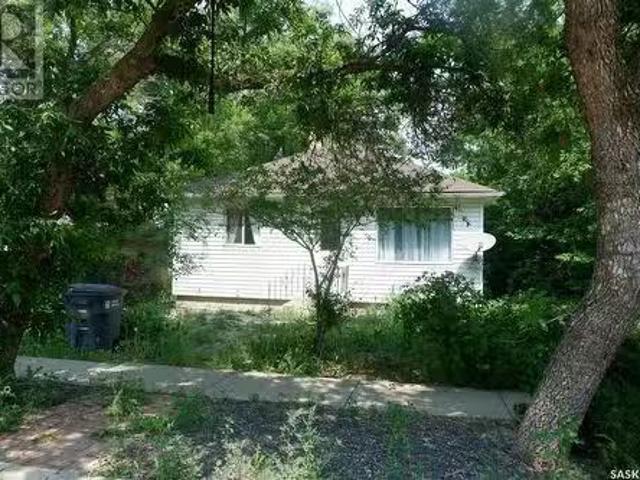 318 4Th Avenue W, Assiniboia, SK, S0H 0B0 house for sale Li.