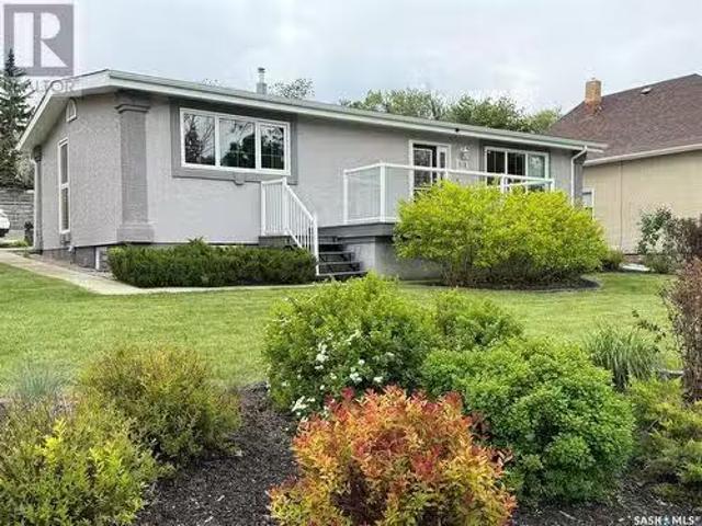 318 Confederation Drive, Weyburn, SK, S4H 2G8 house for sale.