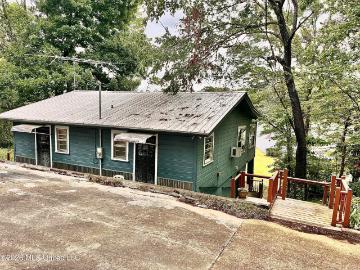 318 Lake Shore