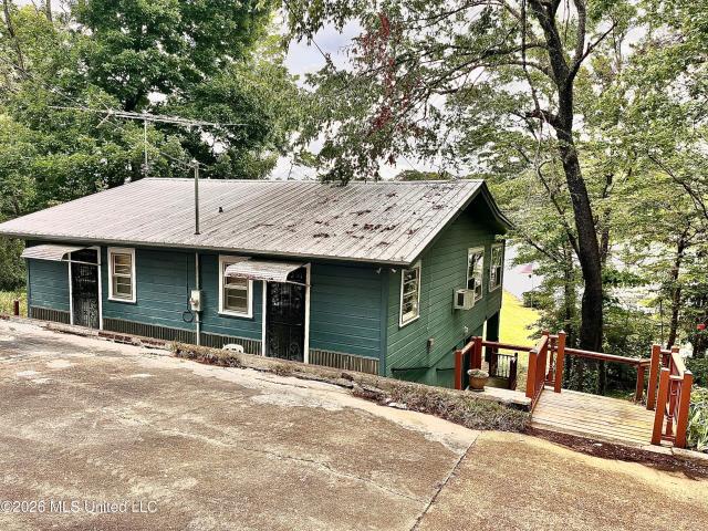 318 Lake Shore