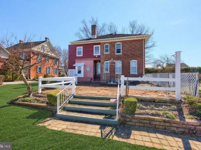 318 Lincoln Way W
