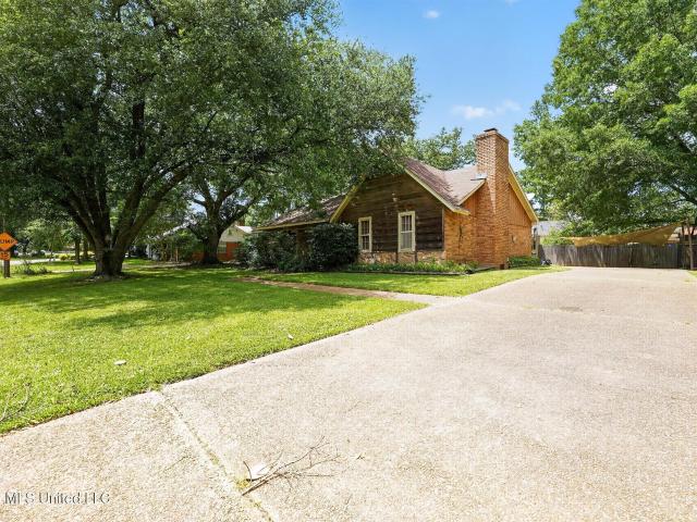 318 N Longmeadow Drive