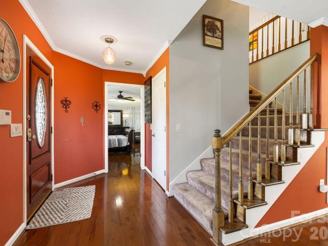 318 Sharon Avenue NW