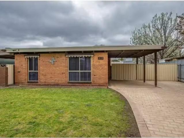 318 Parkland Crescent, Lavington House for rent Listed by Pro.