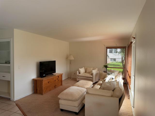 318 W ELM Street