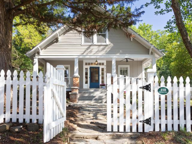 318 W Queen Street