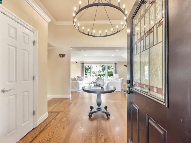 3196 Lucas Cir