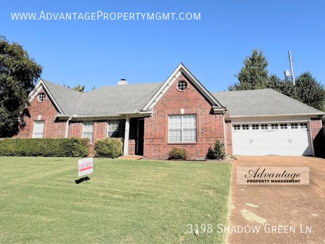 3198 Shadow Green Ln Lakeland, TN 38002