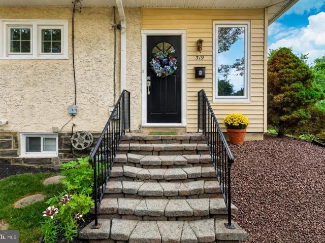 319 Hathaway Lane E