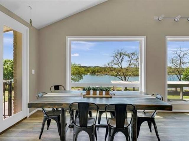 319 Meadowlakes Dr