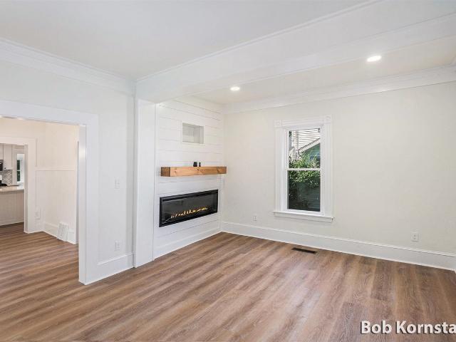 319 N Rowe Street