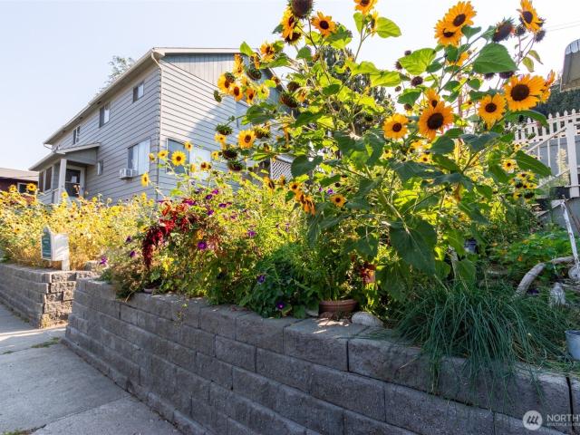 319 S Tonasket Avenue