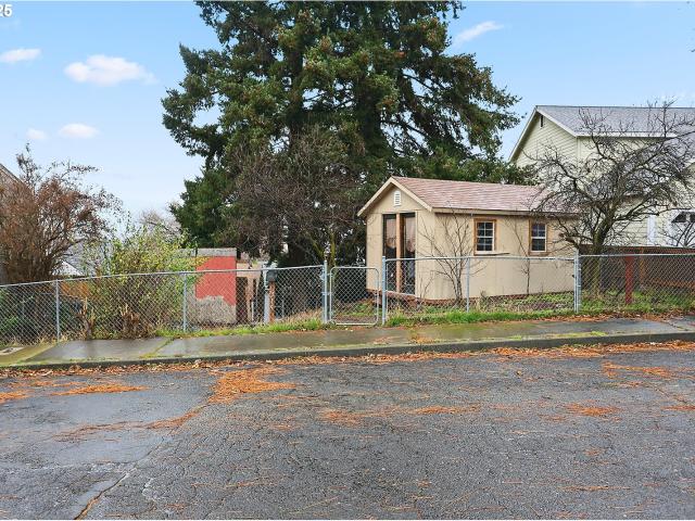 319 W 13TH ST