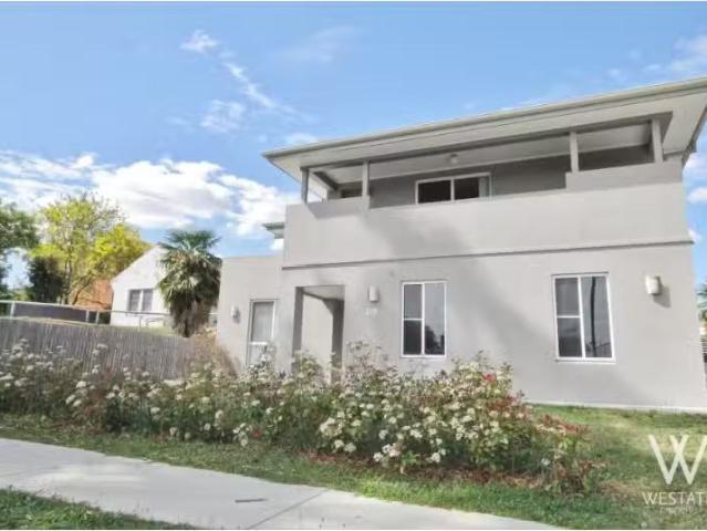 319A Lambert Street, Bathurst House for rent Listed by Leasin.