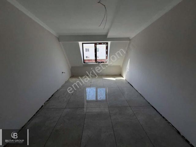 3+1 130 M2 Yeni Sistem Çatı Katı Metronun Dibinde