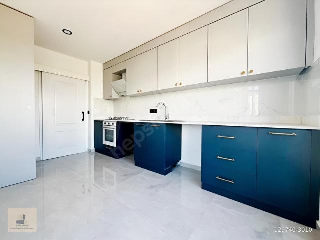 3+1 150m2 2 BLOKLU SİTE İÇERİSİNDE ARA KATTA ASANSÖRLÜ DAİRE