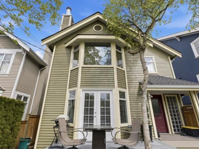 31 15Th Avenue W, Vancouver, BC, V5Y 1X7 duplex for sale | Listing ID R3120 | Royal LePage