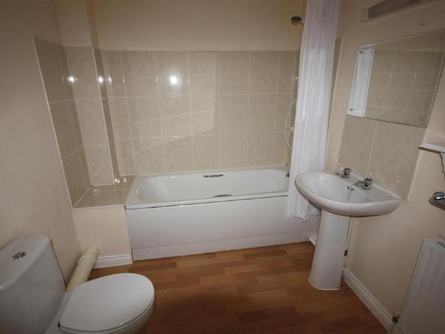 31 33 Suffolk Road, Bournemouth 2 bed flat to rent £1,295 pcm £299 pw