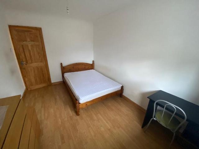 31 Templeton Avenue, Llanishen, CF14 1 bed in a house share to rent £650 pcm £150 pw
