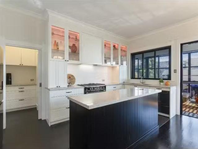 31 Tenterden Road, Botany House for rent Listed by John Byrne.