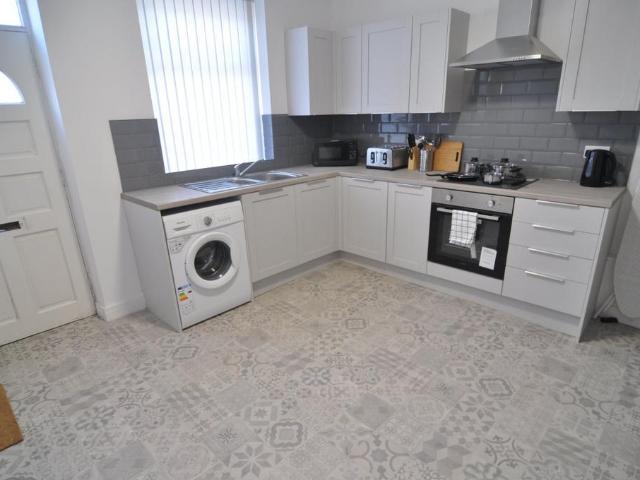 31 Tower Street, Barnsley 1 bed in a house share to rent £445 pcm £103 pw