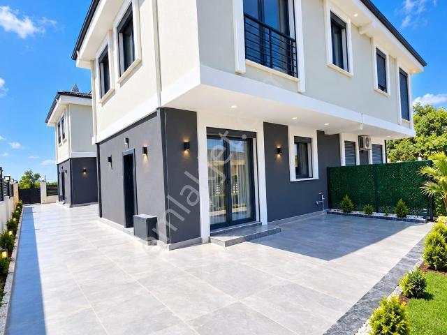 3+1 Villa Acil Satılık Havuzlu Sitede