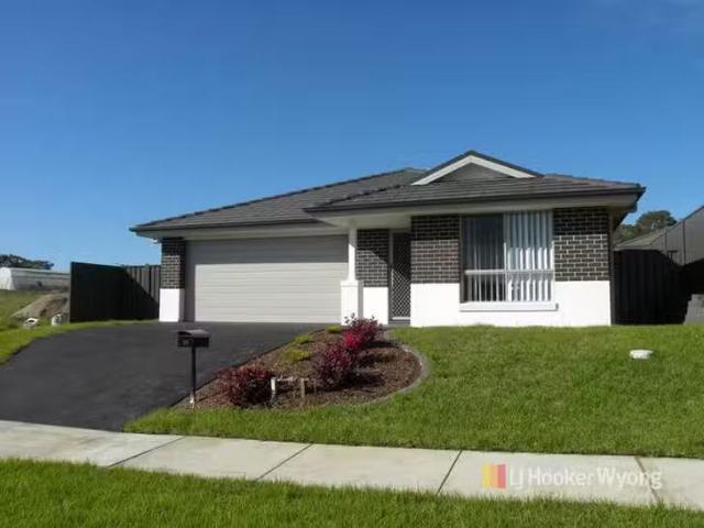 31 Voyager Street, Wadalba, NSW 2259