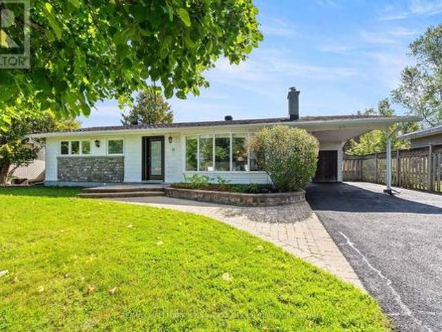 31 Whitburn Crescent, Ottawa, ON, K2H 5K5 house for sale | Listing ID X13780 | Royal LePage
