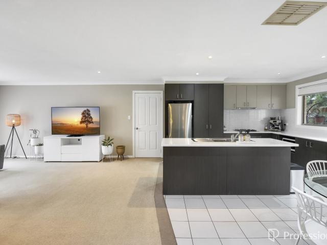 31 Woomera PlaceGlenfield Park NSW 2650, Australia
