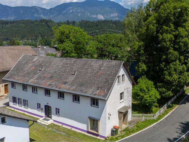 3+1 Wohnhaus mit 3 Appartements + 1 großzügigen Wohneinheit im EG, sanierungsbedürftig