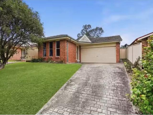 31 Anvil St, Greta House for rent Listed by Love Rentals of L.