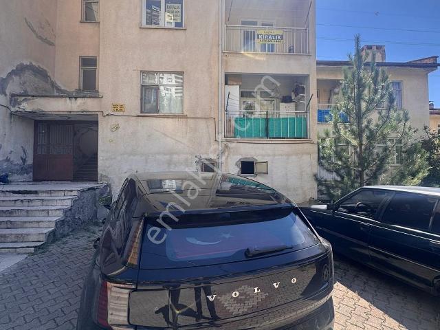 3+1 Arakat Eski Yazıcıoğlu'nda Doğalgaz Sobalı Kiralık Daire